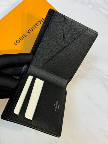 Бумажник Louis Vuitton Multiple из тиснёной яловой кожи Taiga