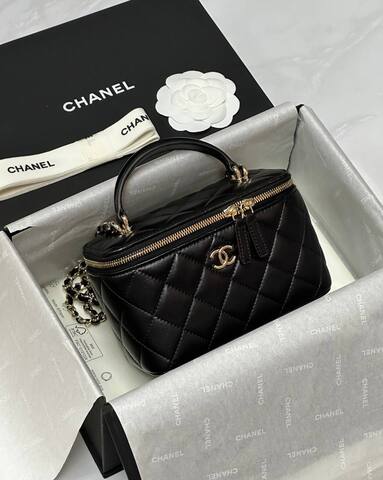 Косметичка Chanel с двойным C-логотипом