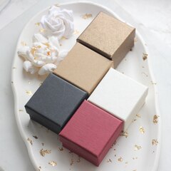 УЦЕНКА!!! Упаковка, коробка для украшений с ложементом 5*5 см, 1 шт, бежевая, У020