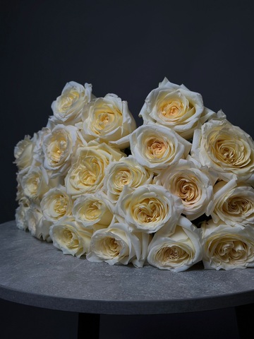 Пионовидные розы сорт «CANDLELIGHT» (Эквадор)