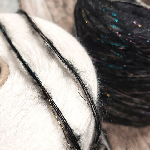 Смотка люрекс/вспушенный меринос/кидмохер/вискоза 300 черный мультиколор