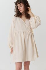 Платье на запах с широкими рукавами длины мини из молочного шитья