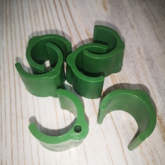 Крепление - держатель для листьев на трубу Зеленое D 20мм