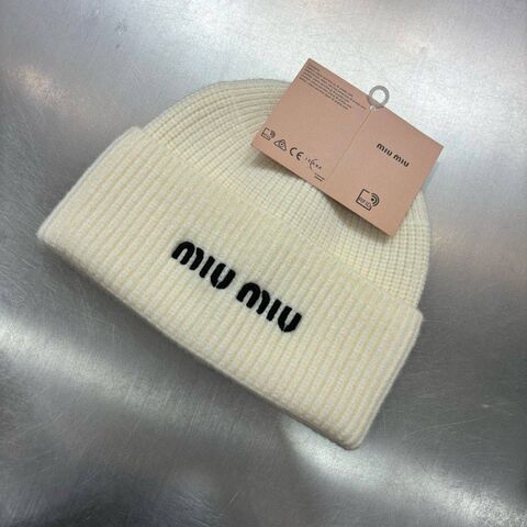 шапка MIUMIU цветная