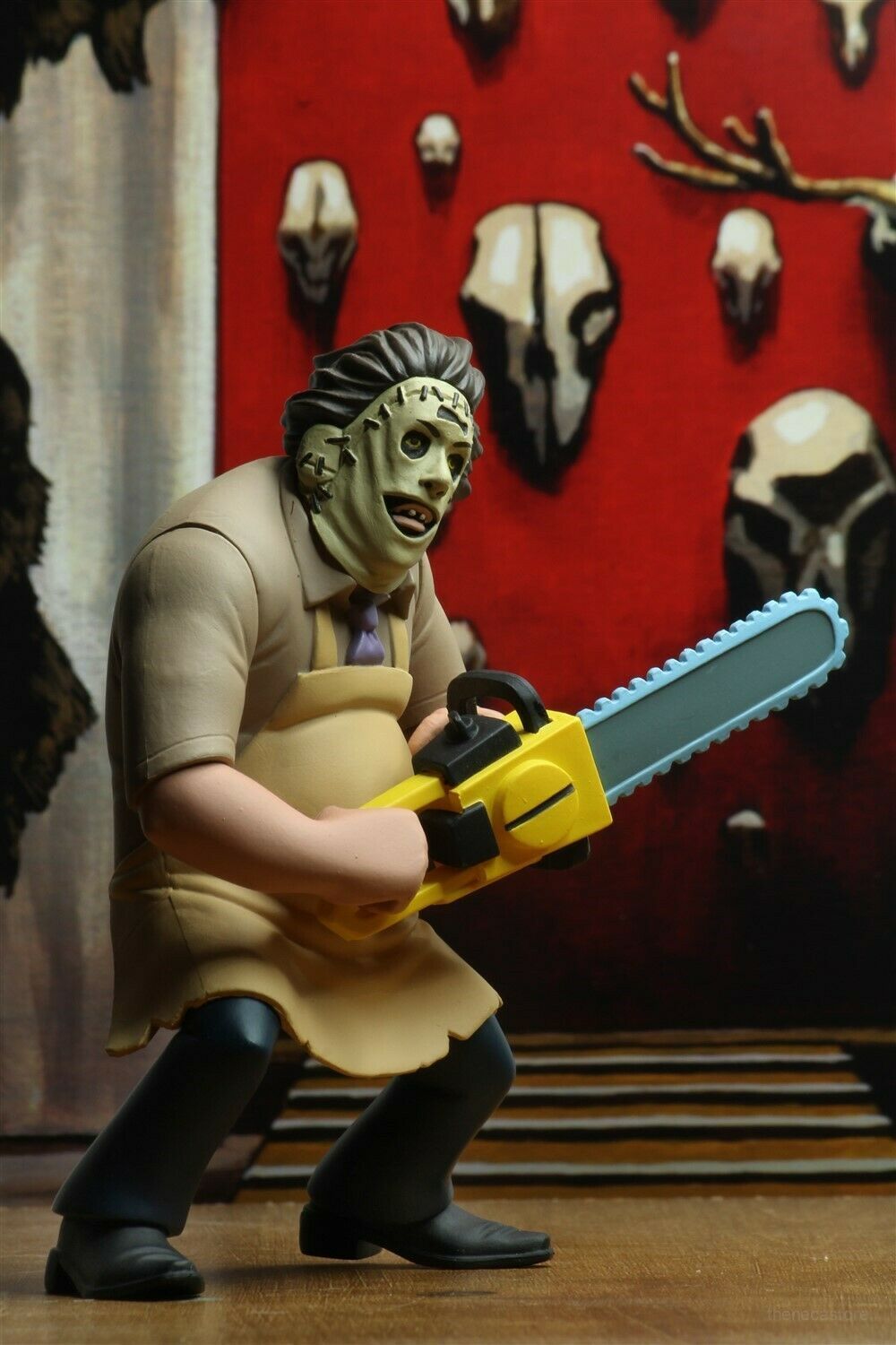 Фигурка кожаное лицо. Фигурка NECA Toony Terrors Leatherface 39722.