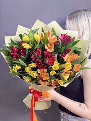 Букет из 9 разноцветных альстромерий