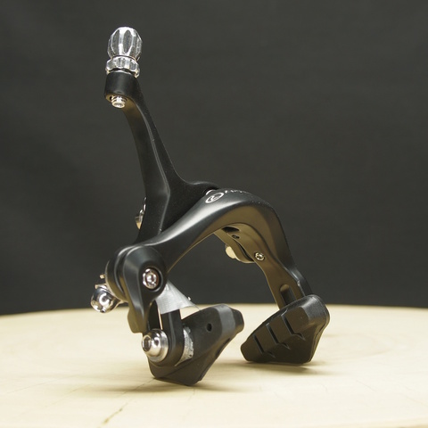 Тормоз клещевой задний Logan LB-480D