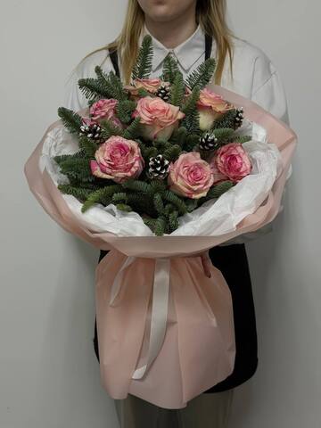 новогодний букет с розой эквадор