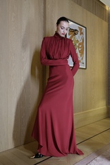 Платье со сборкой и шарфом