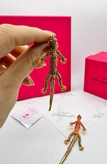 sergi-dlinnye-yashchericy-v-stile-schiaparelli