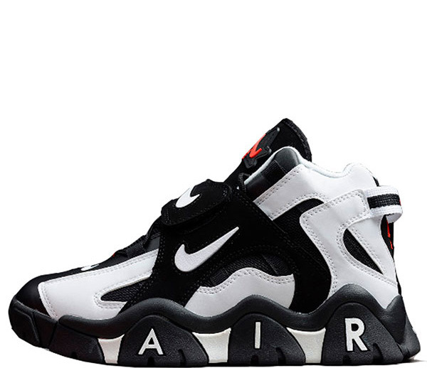 black and white nike barrage