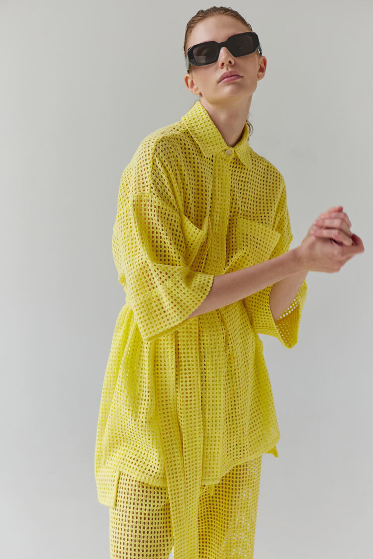 Рубашка с коротким рукавом с поясом, шитье, желтый