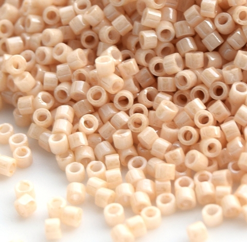 DBM-0204 Бисер цилиндрический Миюки делика 10/0 /Miyuki delica 10/0 Ceylon Light Beige