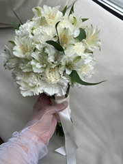 Свадебный букет из диантусов и альстромерии