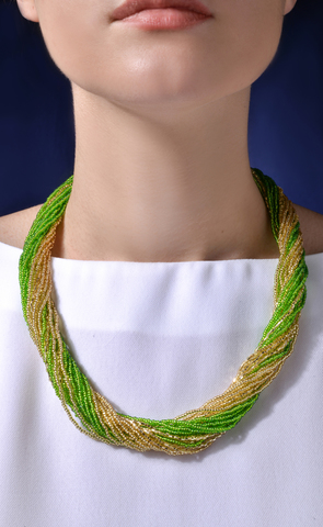Бисерное ожерелье из 24 нитей зелено-золотистое