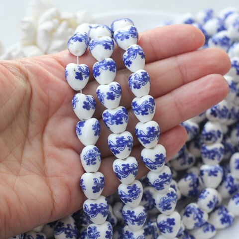 Бусина Сердце, керамика, белая с синей росписью, 12 мм, 1 нить, К084