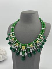 Комплект украшений колье + серьги c изумрудными камнями в стиле GRAFF