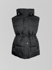 Жилетка YLL A1915 однотонная с капюшоном и утягивающим поясом на талии