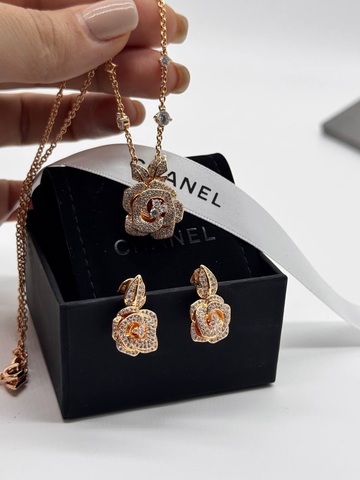 Серьги и кулон BOUTON DE CAMÉLIA CHANEL