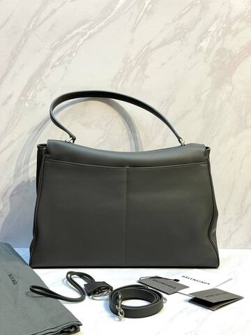 Сумку BALENCIAGA RODEO HANDBAG серый