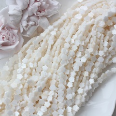 Перламутр натуральный, матовый, в форме цветка 6 мм, 1 нить ПР103