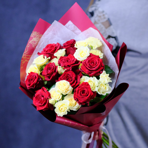 Букет с кустовыми розами  #444 