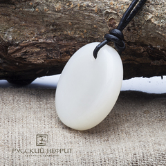 Амулет "Хэн-э". Белый нефрит (класс моде).