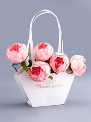 Сумка для цветов влагостойкая, Тиснение «Самой прекрасной», белая, 23*15*9 см (Д*В*Ш), 1 шт.