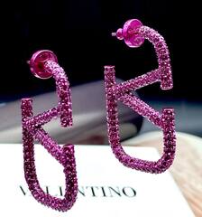 sergi-valentino-v-rozovom-rodazhe-fuksiya-v-obsypke-iz-kamnej