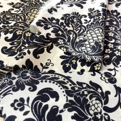 Ткань шелковый крепдешин орнамент барокко на молочном фоне  1108
