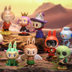 Случайная фигурка POP MART The Monsters Space Adventures