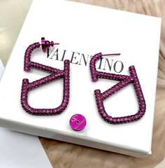 sergi-valentino-v-rozovom-rodazhe-fuksiya-v-obsypke-iz-kamnej