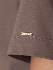 Футболка из премиального хлопка с авторским принтом  D49.110 (125897)