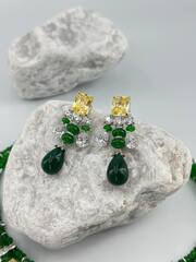 Комплект украшений колье + серьги c изумрудными камнями в стиле GRAFF