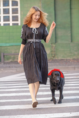 Ксения. Платье женское льняное миди с вышивкой под пояс PL-422621