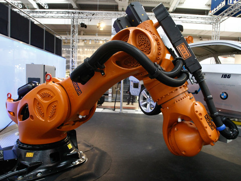 Робот Kuka Titan
