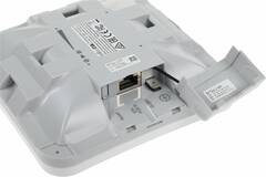 MikroTik SXTsq Lite5 with 16dBi 5GHz antenna, Dual Chain 802.11an wireless, 600MHz CPU, 64MB RAM, 1 x LAN, POE, PSU, pole mount, RouterOS L3