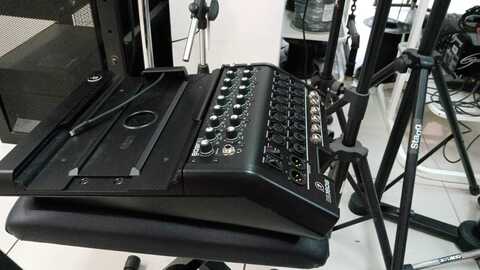 MACKIE DL1608 16-канальный цифровой аудио микшер