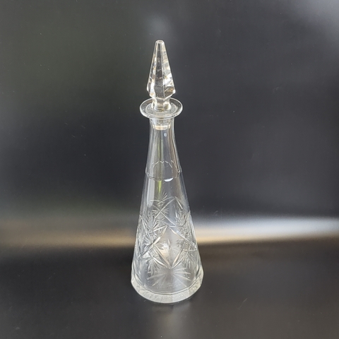 Графин канонической формы хрустальный для напитков 35 см, (объём-? мл), алмазная грань, геометрический орнамент, винтаж СССР 1970-1990 гг