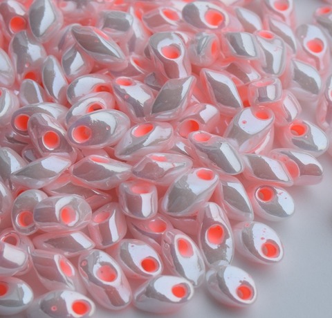 LMA-0427 Бисер-лепестки Миюки Жемчужный с розовой линией внутри /Miyuki long Magatama Pink Color Lined