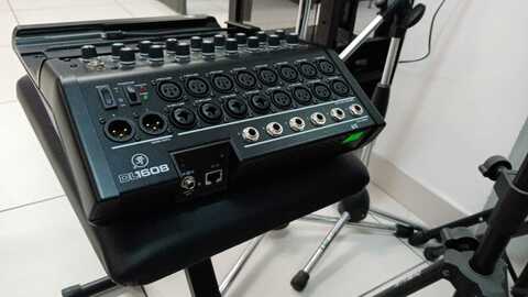 MACKIE DL1608 16-канальный цифровой аудио микшер