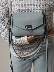 Сумка кожаная через плечо серо-голубая