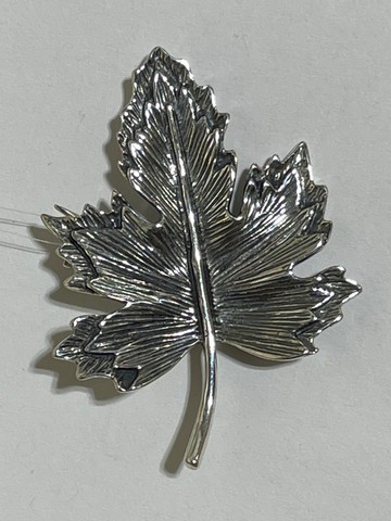 Кленовый лист (брошь из серебра)