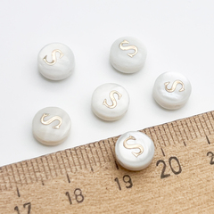 Буква S, бусина, перламутр, диаметр 7,5-8 мм, толщина 4,5-5 мм, цена за 1 шт