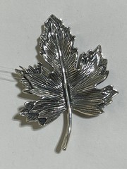Кленовый лист (брошь из серебра)