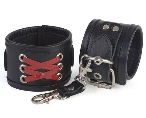 Кожаные наручники с декоративной лаковой шнуровкой - Sitabella BDSM accessories 3161-1