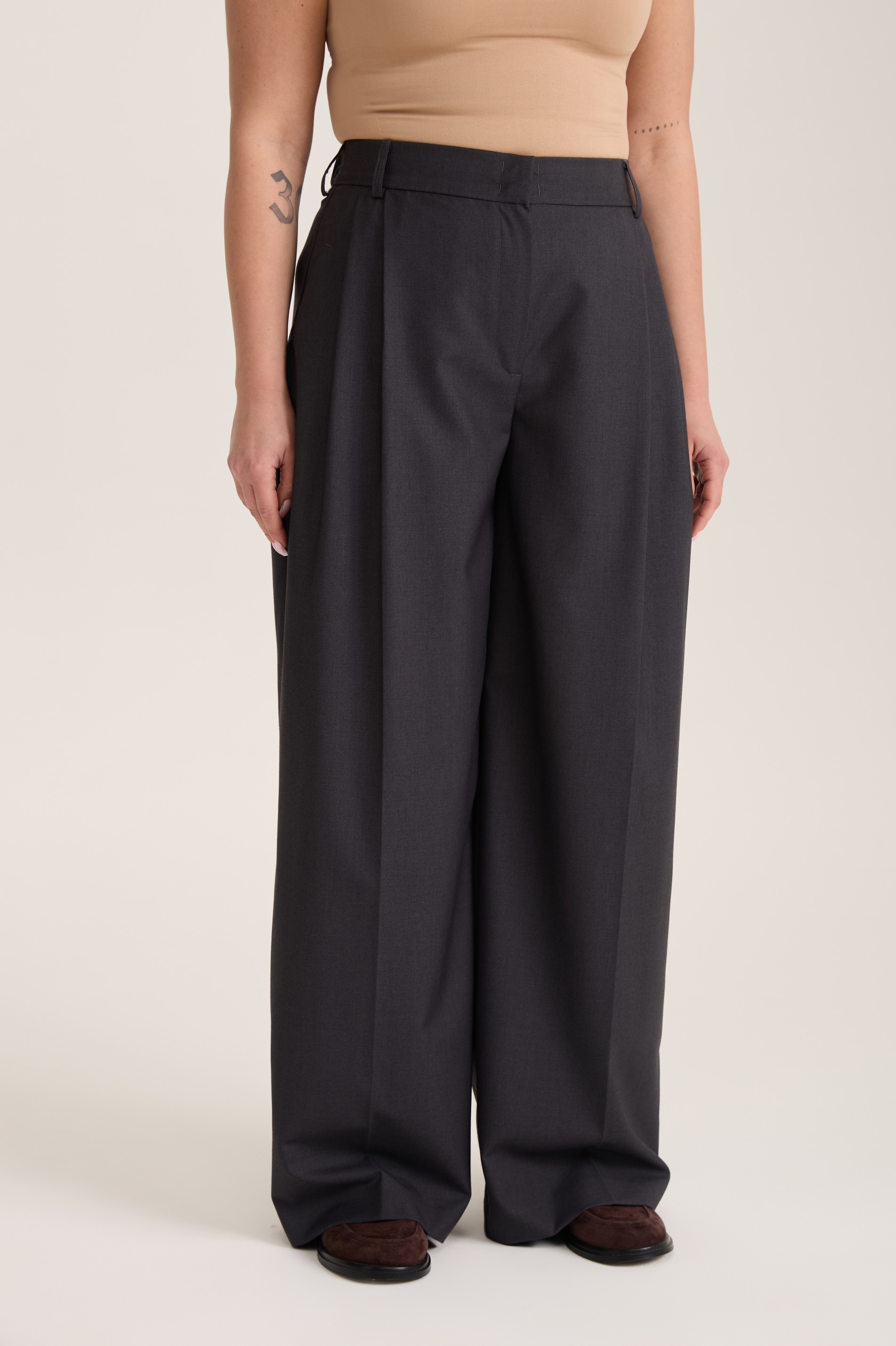 Брюки со стрелками, темно-серый