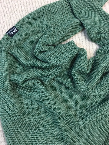 Треугольный шарф-косынка. Цвет - зеленый хаки.