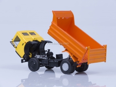 MAZ-5551 tipper later cabin 1988 high body yellow-orange AutoHistory 1:43