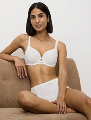 Бюстгальтер спейсер на косточках Triumph Wild Rose Sensation WP | Белый шелк